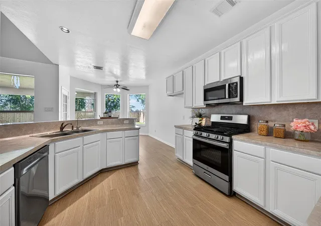 Photo 4 of Single family home for sale at 13910 Sunset View Dr, Houston, TX 77083 | MLS# 6583036 | Listing updated on 2026-09-08