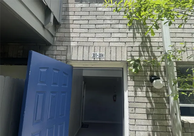 2nd image of 9700 Leawood Blvd #301, Houston, TX 77099 | MLS# 21117464