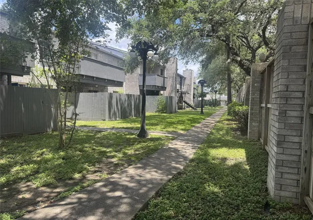 4th image of 9700 Leawood Blvd #301, Houston, TX 77099 | MLS# 21117464