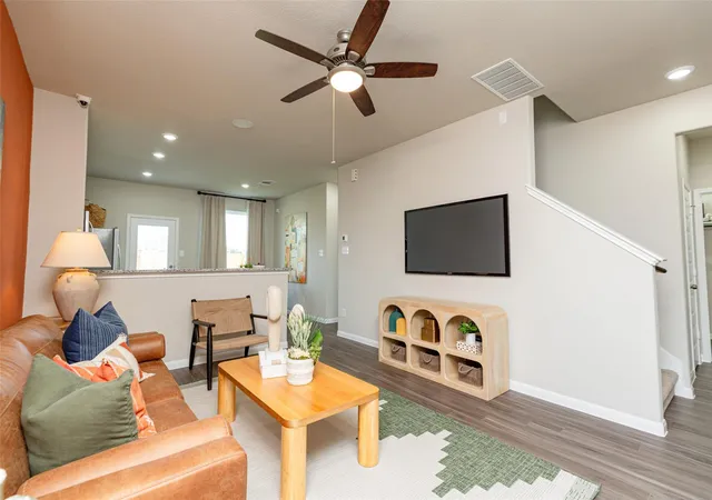 Photo 4 of Sale Pending at 8003 Vanilla Orchid Dr, Houston, TX 77016 | MLS# 65817133 | Listing updated on 2026-09-02