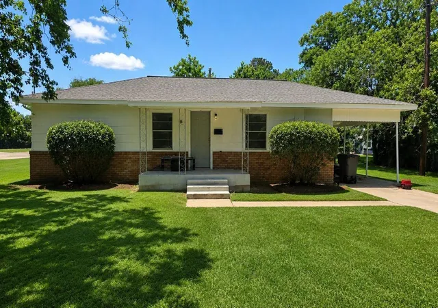 Homes for sale in Bay City, TX | 2616 Elm Ave, Bay City, TX 77414 | MLS# 31623493