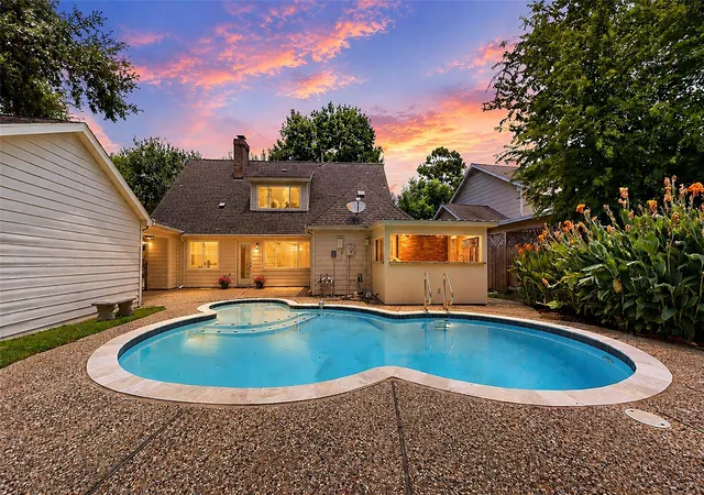 Photo 2 of Single family home for sale at 11007 Ella Lee Ln, Houston, TX 77042 | MLS# 57488050 | Listing updated on 2026-09-13