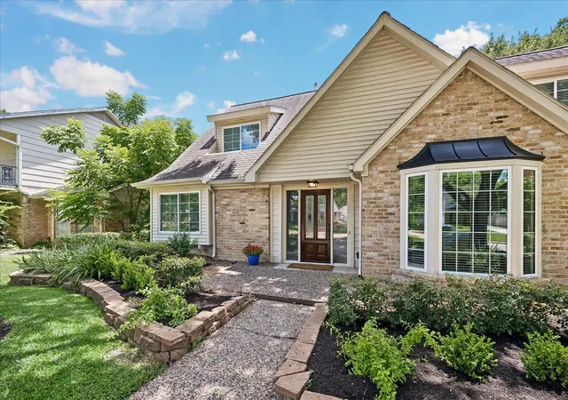 Photo 3 of Single family home for sale at 11007 Ella Lee Ln, Houston, TX 77042 | MLS# 57488050 | Listing updated on 2026-09-13