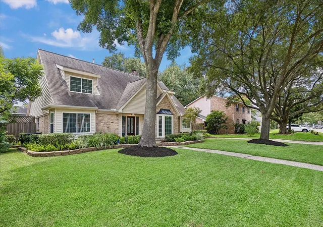 Photo 4 of Single family home for sale at 11007 Ella Lee Ln, Houston, TX 77042 | MLS# 57488050 | Listing updated on 2026-09-13