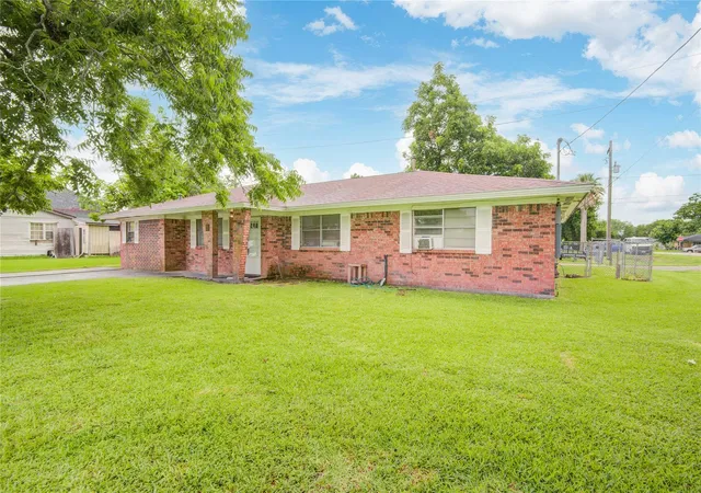 Homes for sale in Freeport, TX | 1421 N Avenue S, Freeport, TX 77541 | MLS# 95241896