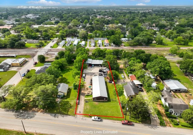 Single family home for sale at 518 Columbus Rd, Sealy, TX 77474 | MLS# 51428409