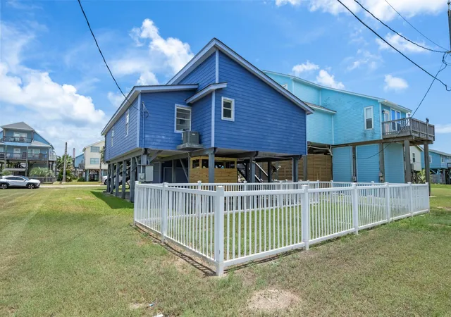 Homes for sale in Freeport, TX | 12927 Buccaneer Pkwy, Freeport, TX 77541 | MLS# 96088072