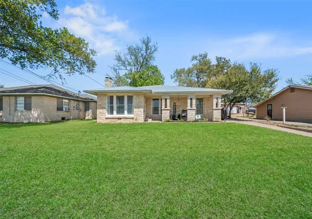 Photo 3 of Single family home for sale at 234 E Obryant St, Bellville, TX 77418 | MLS# 30455293 | Listing updated on 2026-08-23