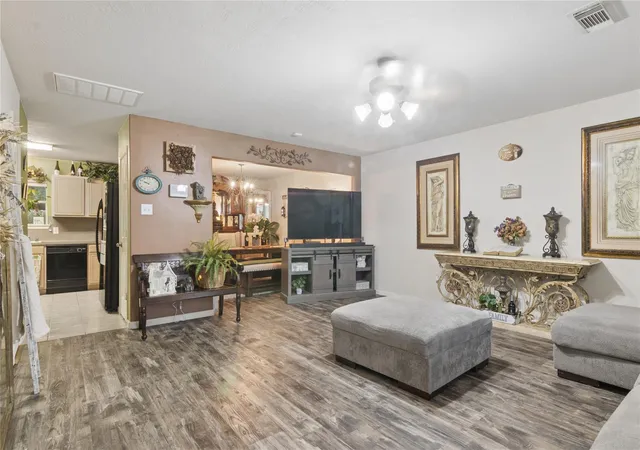 Photo 3 of Single family home for sale at 7806 Tamora Ln, Pasadena, TX 77505 | MLS# 49893398 | Listing updated on 2026-06-02