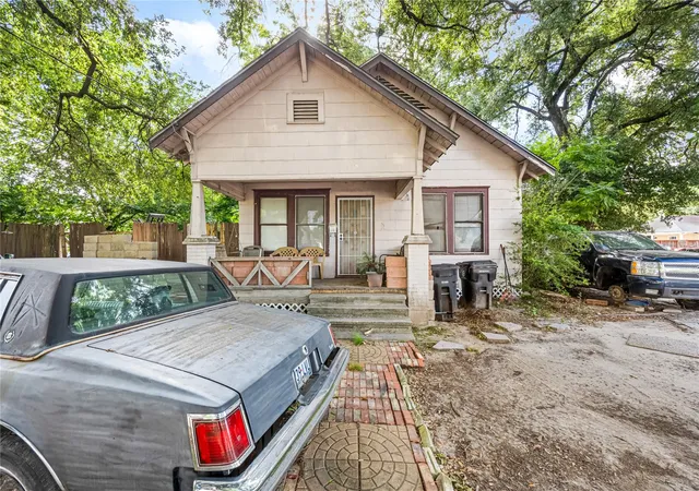 Photo 1 of Sale Pending at 9016 Fulton St, Houston, TX 77022 | MLS# 33802406 | Listing updated on 2026-08-19