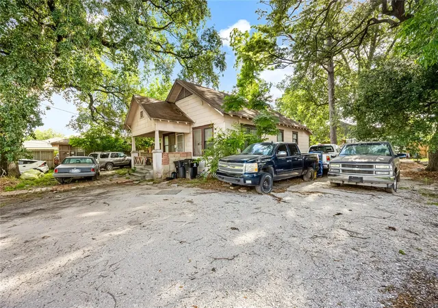 Photo 2 of Sale Pending at 9016 Fulton St, Houston, TX 77022 | MLS# 33802406 | Listing updated on 2026-08-19
