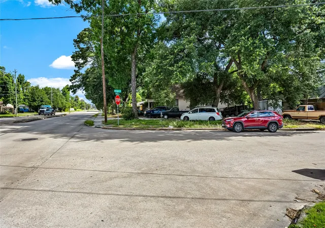 Photo 3 of Sale Pending at 9016 Fulton St, Houston, TX 77022 | MLS# 33802406 | Listing updated on 2026-08-19