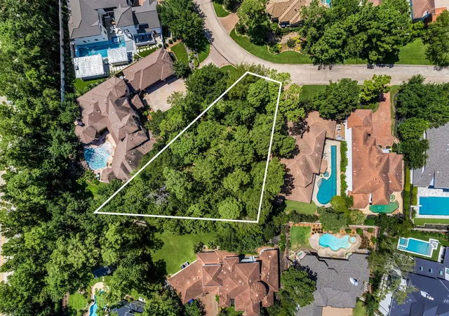 Photo 2 of Sale Pending at 34 Kingscote Wy, Spring, TX 77382 | MLS# 17921576 | Listing updated on 2026-09-01