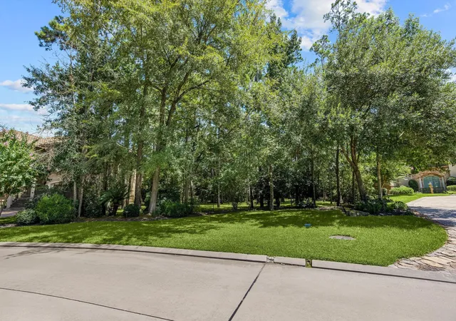 Photo 3 of Sale Pending at 34 Kingscote Wy, Spring, TX 77382 | MLS# 17921576 | Listing updated on 2026-10-05