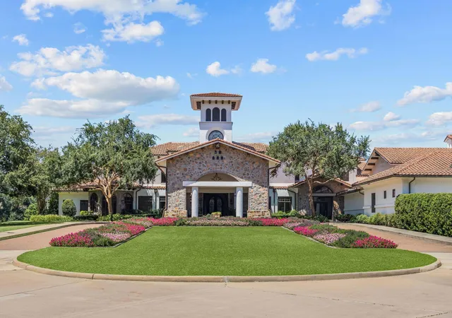 Photo 4 of Sale Pending at 34 Kingscote Wy, Spring, TX 77382 | MLS# 17921576 | Listing updated on 2026-10-05