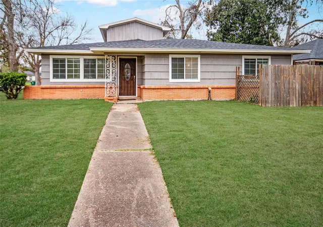 Homes for sale in Houston, TX | 6603 Thrush Dr, Houston, TX 77087 | MLS# 80764976