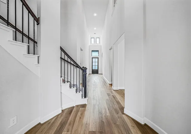 Photo 3 of Single family home for sale at 2010 Orchard Trl Ct, Missouri City, TX 77459 | MLS# 12013609 | Listing updated on 2026-09-17