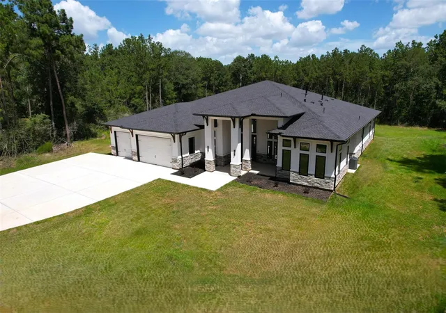 Photo 3 of Single family home for sale at 27900 E Stallion Ln, Waller, TX 77484 | MLS# 2837810 | Listing updated on 2026-09-18
