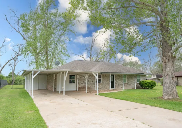 Homes for sale in Richwood, TX | 117 W Mahan St, Richwood, TX 77531 | MLS# 87011511