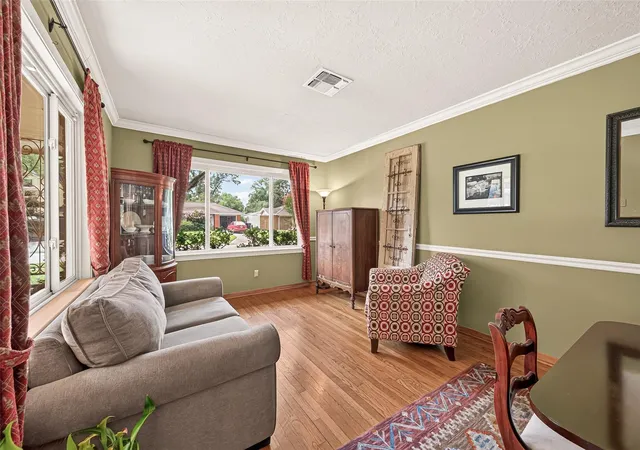 Photo 3 of Sale Pending at 2126 Lamonte Ln, Houston, TX 77018 | MLS# 27476028 | Listing updated on 2026-08-26