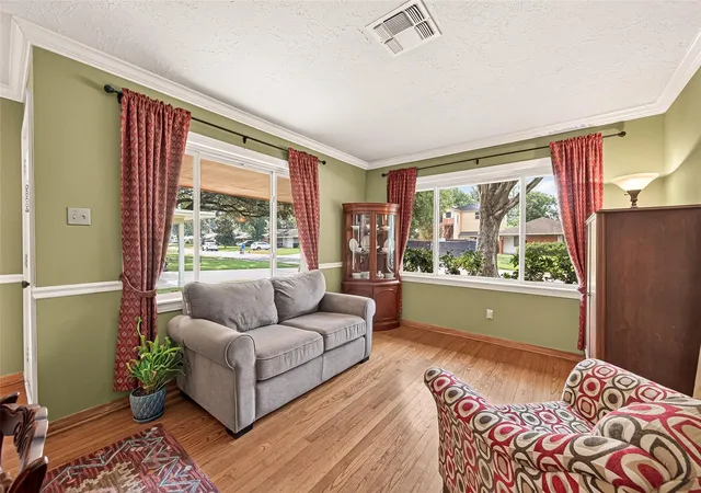 Photo 4 of Sale Pending at 2126 Lamonte Ln, Houston, TX 77018 | MLS# 27476028 | Listing updated on 2026-08-26