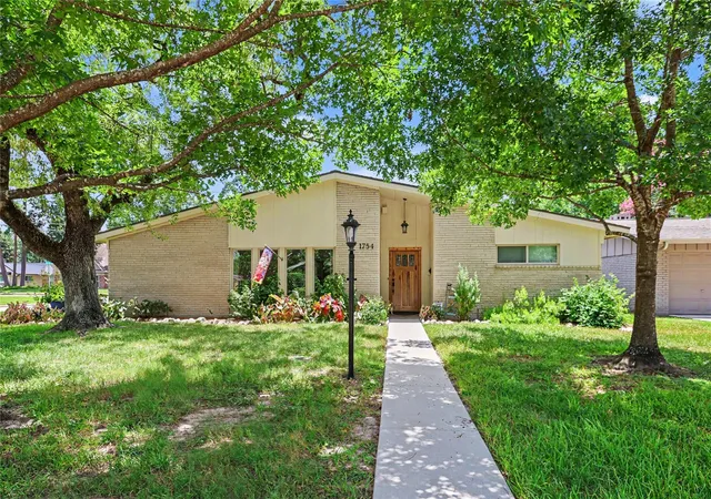 2nd image of 1754 Nocturne Ln, Houston, TX 77043 | MLS# 95211306