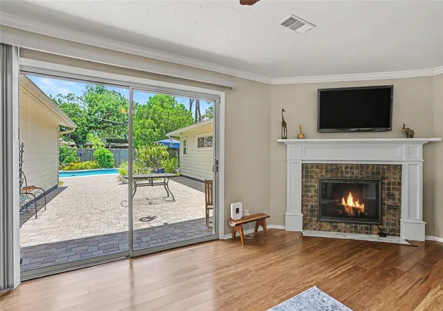 3rd image of 1754 Nocturne Ln, Houston, TX 77043 | MLS# 95211306