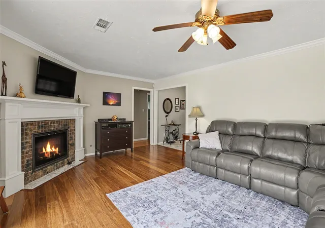 4th image of 1754 Nocturne Ln, Houston, TX 77043 | MLS# 95211306