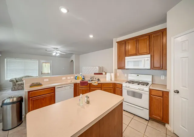 Photo 2 of Single family home for sale at 6533 Cyn Mist Ln, Dickinson, TX 77539 | MLS# 10991371 | Listing updated on 2026-07-08