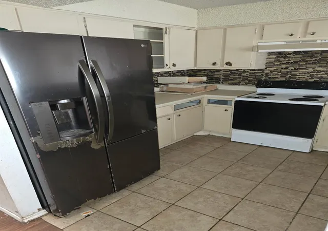Photo 3 of Townhouse for sale at 12626 Newbrook Dr, Houston, TX 77072 | MLS# 15112767 | Listing updated on 2026-08-16