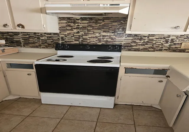 Photo 4 of Townhouse for sale at 12626 Newbrook Dr, Houston, TX 77072 | MLS# 15112767 | Listing updated on 2026-08-16