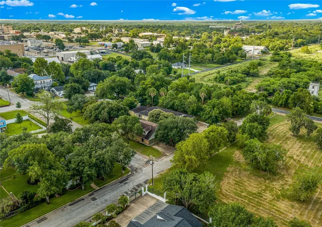 Photo 4 of Sale Pending at 605 W Forrest St, Victoria, TX 77901 | MLS# 26240448 | Listing updated on 2026-09-16