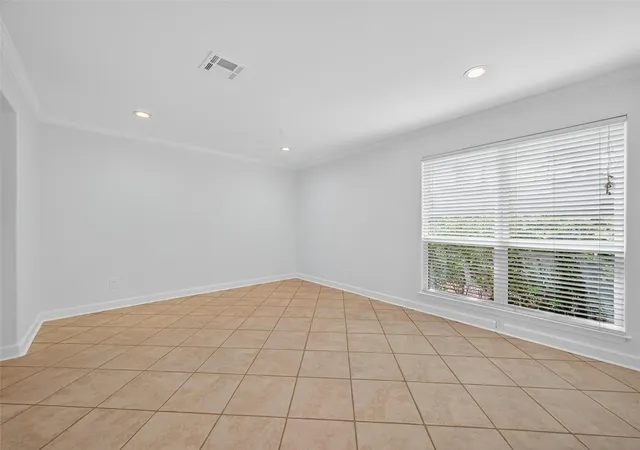 Photo 4 of Townhouse for sale at 723 Worthshire St, Houston, TX 77008 | MLS# 25705673 | Listing updated on 2026-08-31