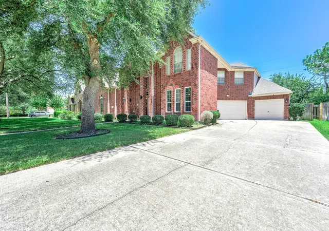Photo 3 of Single family home for sale at 14406 Brentshire Ln, Houston, TX 77069 | MLS# 98874781 | Listing updated on 2026-07-27