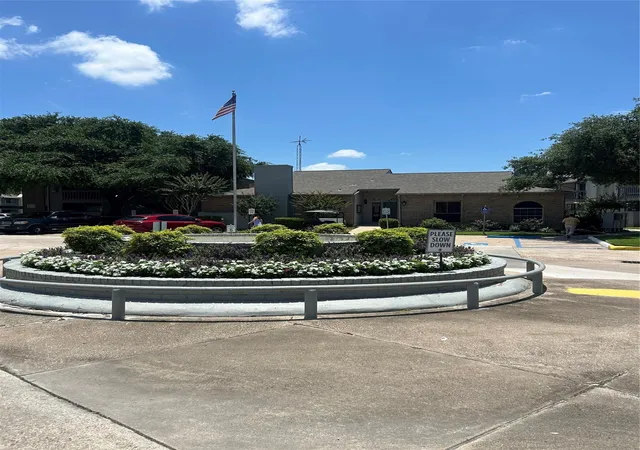 3rd image of 260 El Dorado Blvd #2506, Webster, TX 77598 | MLS# 70368352