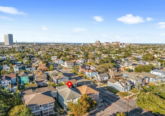 3rd image of 1904 Avenue N, Galveston, TX 77550 | MLS# 60045253