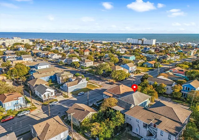 4th image of 1904 Avenue N, Galveston, TX 77550 | MLS# 60045253
