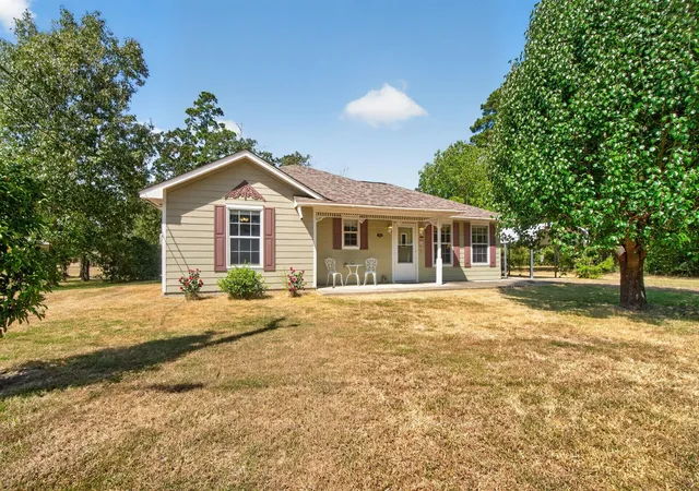 Photo 2 of Single family home for sale at 114 Holly Berry St, Onalaska, TX 77360 | MLS# 65872078 | Listing updated on 2026-09-01