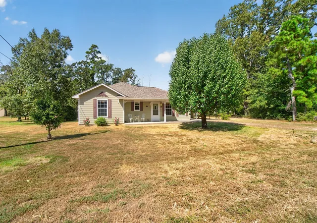 Photo 3 of Single family home for sale at 114 Holly Berry St, Onalaska, TX 77360 | MLS# 65872078 | Listing updated on 2026-09-01