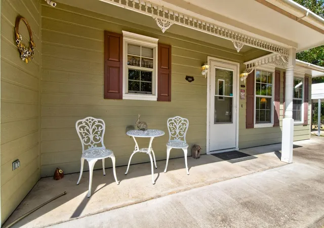 Photo 3 of Single family home for sale at 114 Holly Berry St, Onalaska, TX 77360 | MLS# 65872078 | Listing updated on 2026-09-01