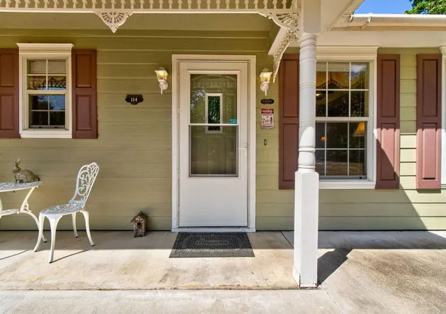 Photo 4 of Single family home for sale at 114 Holly Berry St, Onalaska, TX 77360 | MLS# 65872078 | Listing updated on 2026-09-01