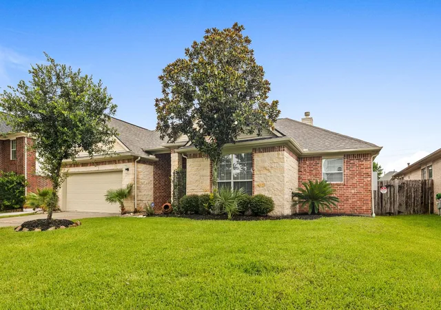 2nd image of 4432 Mae St, Friendswood, TX 77546 | MLS# 78535576