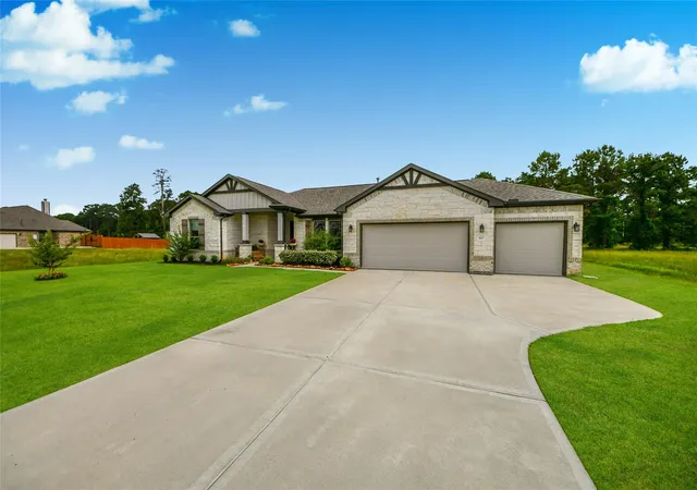 3rd image of 160 Barton Pl Dr, Cleveland, TX 77327 | MLS# 54272745