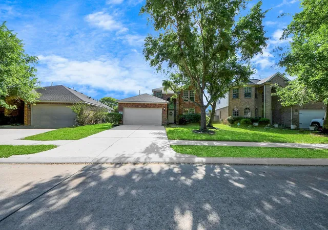 Photo 2 of Sale Pending at 10518 Lyndon Meadows Dr, Houston, TX 77095 | MLS# 34408620 | Listing updated on 2025-09-20