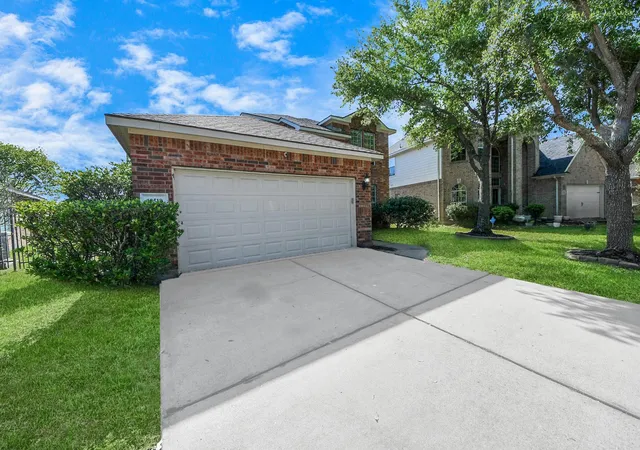 Photo 3 of Sale Pending at 10518 Lyndon Meadows Dr, Houston, TX 77095 | MLS# 34408620 | Listing updated on 2025-09-20