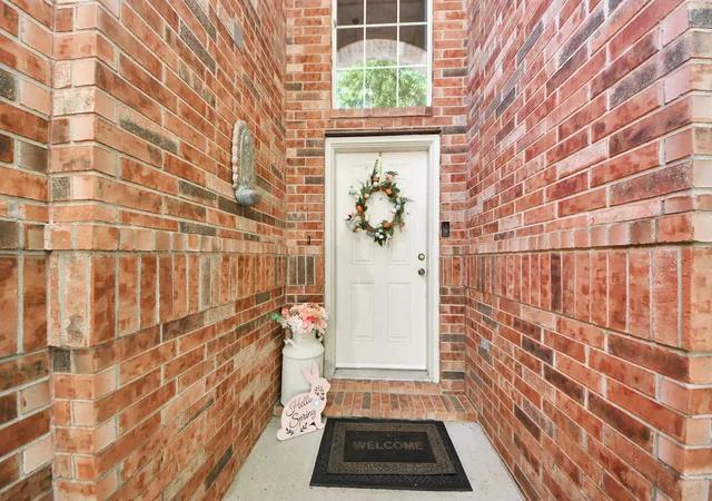 Photo 4 of Sale Pending at 10518 Lyndon Meadows Dr, Houston, TX 77095 | MLS# 34408620 | Listing updated on 2025-09-20