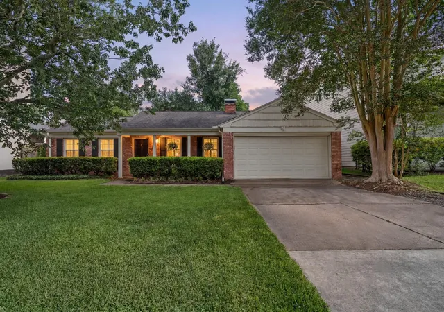 Photo 1 of Single family home for sale at 5421 Schumacher Ln, Houston, TX 77056 | MLS# 82134888 | Listing updated on 2026-09-13