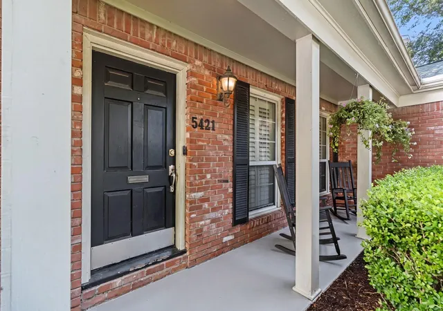 Photo 3 of Single family home for sale at 5421 Schumacher Ln, Houston, TX 77056 | MLS# 82134888 | Listing updated on 2026-09-13