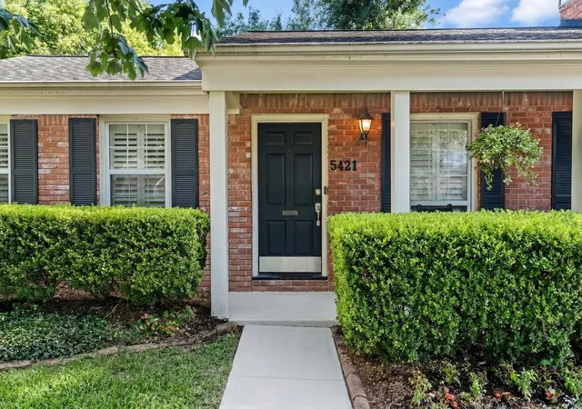 Photo 4 of Single family home for sale at 5421 Schumacher Ln, Houston, TX 77056 | MLS# 82134888 | Listing updated on 2026-09-13
