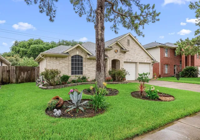 Photo 2 of Single family home for sale at 6527 Harcourt Brg Dr, Houston, TX 77084 | MLS# 28094589 | Listing updated on 2026-09-19